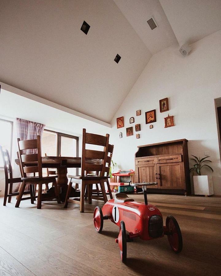 Gosteria Hata Podoprygora Obukhivka Bagian luar foto